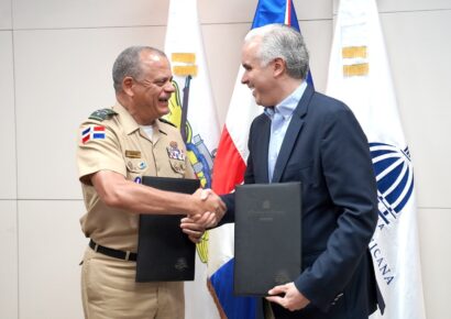 Minerd y Defensa acuerdan fabricación y reparación de butacas escolares para el próximo año lectivo