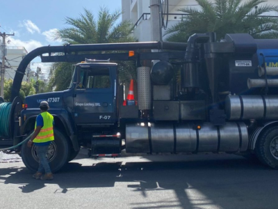 Alcaldía refuerza limpieza de filtrantes ante lluvias por vaguada en Santo Domingo