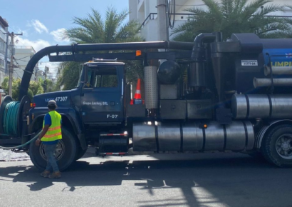 Alcaldía refuerza limpieza de filtrantes ante lluvias por vaguada en Santo Domingo