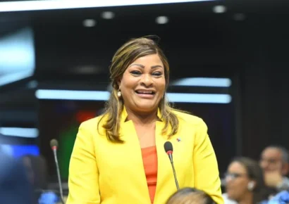 Diputada del PRM Altagracia de los Santos: “Nadie se casa con una momia ni un robot”