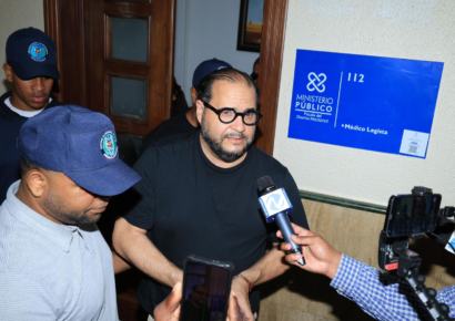 Imponen presentación periódica a comunicador Aquiles Jiménez por violación a Ley de Armas