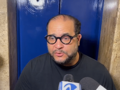 Solicitan prisión preventiva para Aquiles Jiménez por posesión ilegal de chaleco antibalas y placa oficial no registrada