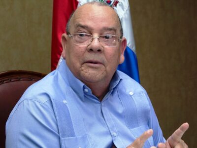 Carlos Segura Foster, ex administrador del Banco Agrícola, considera imprescindible una intervención inmediata de los organismos reguladores de dicho banco