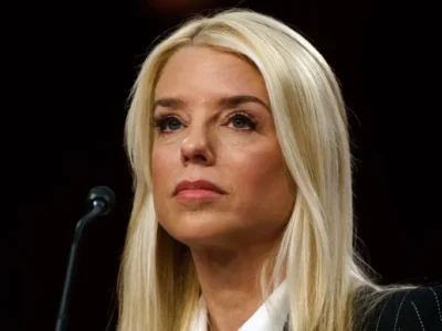 Fiscal de EE. UU. desvincula a 20 agentes vinculados a casos contra Trump