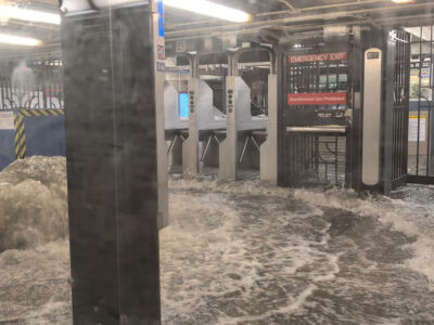 Lluvias extremas colapsan el metro de Nueva York y desatan caos en la ciudad