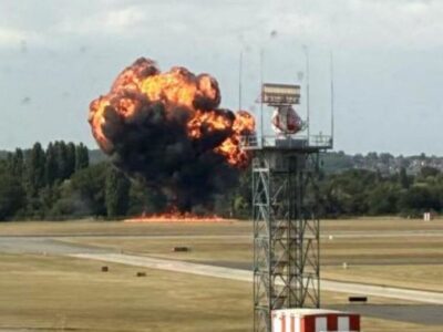 Accidente aéreo en Londres: un avión se estrella tras despegar