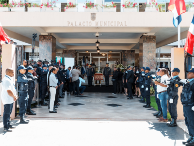 Alcaldía del DN realiza honras fúnebres a Fello Suberví en el Palacio Municipal