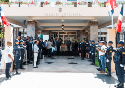 Alcaldía del DN realiza honras fúnebres a Fello Suberví en el Palacio Municipal