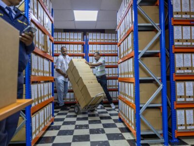 Traspasan al AGN documentos históricos del Palacio Nacional