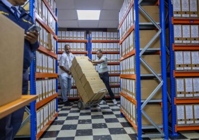 Traspasan al AGN documentos históricos del Palacio Nacional