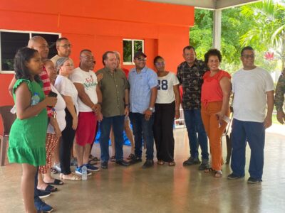 Paliza visita Ciudad Juan Bosch y asegura soluciones tras reclamos