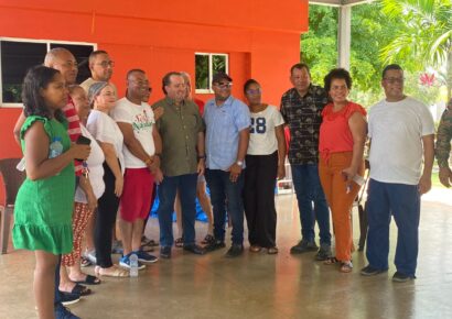 Paliza visita Ciudad Juan Bosch y asegura soluciones tras reclamos