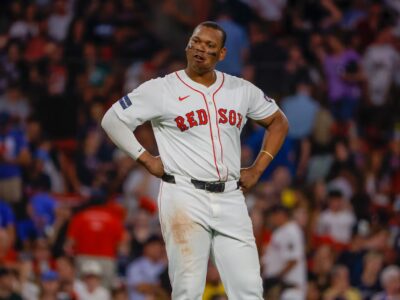 Lesión en la espalda limita rendimiento de Rafael Devers con Gigantes