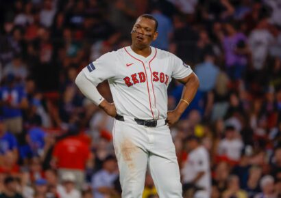 Lesión en la espalda limita rendimiento de Rafael Devers con Gigantes