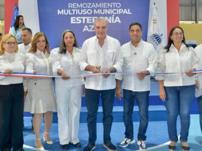 Presidente Abinader entrega multiusos remozados en Las Charcas y Estebanía
