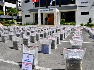 DNCD intercepta lancha con más de 1.5 toneladas de presunta cocaína frente a costas de Pedernales