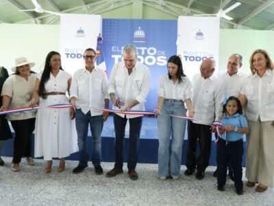 Abinader inaugura muelle en Cayo Yuti y escuela en Montecristi