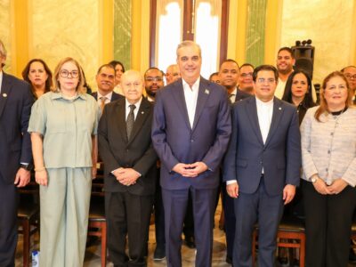 Abinader posesiona al Comité Científico del centro de innovación Punta Bergantín