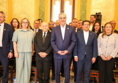 Abinader posesiona al Comité Científico del centro de innovación Punta Bergantín