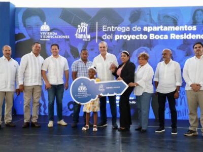 Abinader entrega 72 nuevos apartamentos en Boca Chica