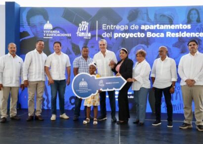 Abinader entrega 72 nuevos apartamentos en Boca Chica