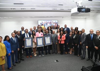 Reconocen en el Congreso a Rubby Pérez, cuerpo de Bomberos del DN y directivo de JP Morgan