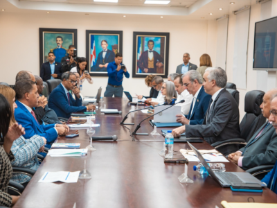 Abinader revisa avances para garantizar inicio del año escolar 2025-2026