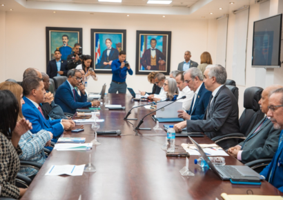 Abinader revisa avances para garantizar inicio del año escolar 2025-2026