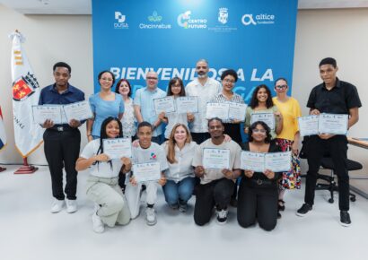 Alcaldía del DN, Cincinnatus, DUSA y Altice entregan certificados a 112 estudiantes de IA