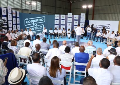 El presidente Abinader encabeza jornada de “El Gobierno Contigo” en Guerra y entrega múltiples ayudas