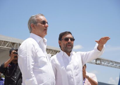 Abinader entrega obras por más de RD$1,100 millones en Azua y encabeza jornada social “Primero Tú”
