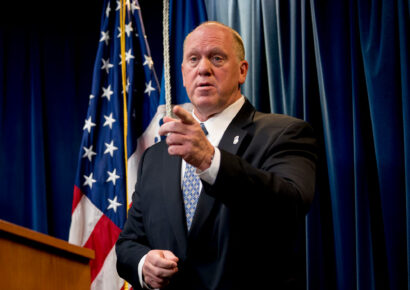 Gobierno de Trump descarta “amnistía” para indocumentados pese a presión por redadas en el campo