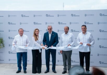 Abinader inaugura parqueo en la Plaza Colonial como parte del plan Parquéate RD