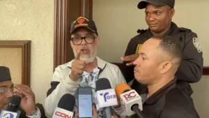 Juez ordena arresto de Ángel Martínez tras agresión verbal; seguirá preso hasta el martes.