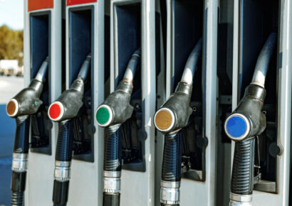 Gobierno mantiene precios de combustibles