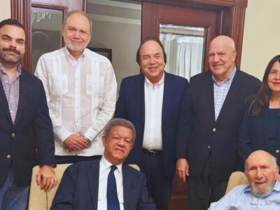 Visita especial de Leonel Fernández a Marino Vinicio Castillo por sus 94 años