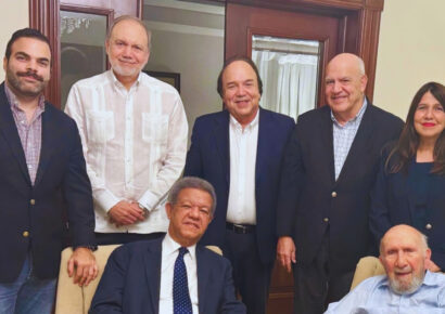 Visita especial de Leonel Fernández a Marino Vinicio Castillo por sus 94 años