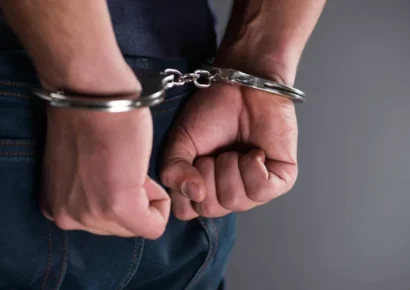 Arrestan a jefes policiales en EE. UU. por esquema de sobornos para visados U