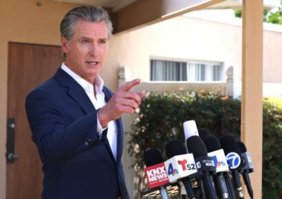 Newsom exige a Trump retirar los últimos soldados desplegados en Los Ángeles