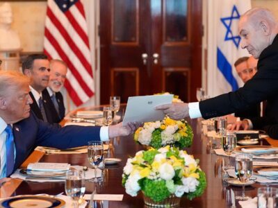 Trump y Netanyahu abordan tregua en Gaza y respaldan traslado de palestinos