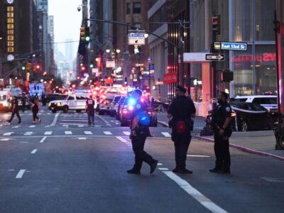 Tiroteo en Manhattan deja al menos cinco muertos, incluido un policía y el agresor
