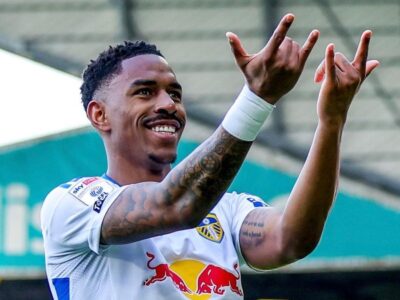El dominicano Junior Firpo deja el Leeds United tras finalizar su contrato