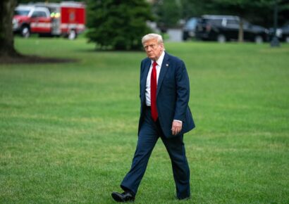 Casa Blanca confirma que Donald Trump padece insuficiencia venosa pero asegura que goza de excelente salud