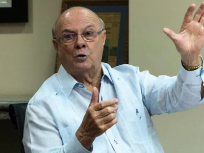 Hipólito Mejía defiende su gestión tras acusaciones del director de Bienes Nacionales