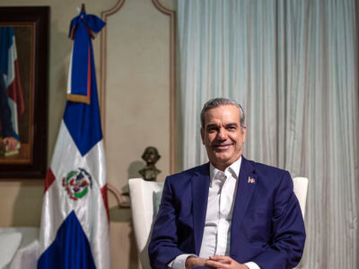 Abinader dona más de RD$6 millones de su salario anual a causas sociales