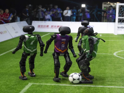 China estrena su primera liga de fútbol con robots humanoides en Beijing