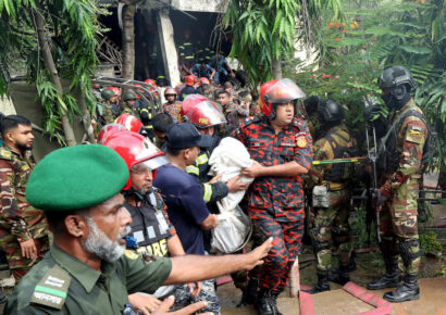 Tragedia en Bangladesh: Avión militar de entrenamiento se estrella en escuela y deja 19 muertos