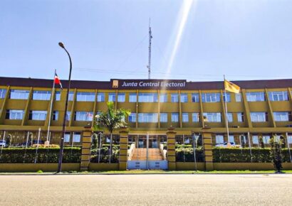 JCE aumenta hasta un 17 % y 150 % el costo de sus servicios desde este martes en RD y el exterior