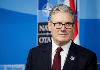 Primer ministro británico logra evitar derrota en reforma social mediante concesiones