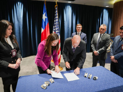 Chile entrega al FBI seis relojes robados al actor Keanu Reeves en Los Ángeles